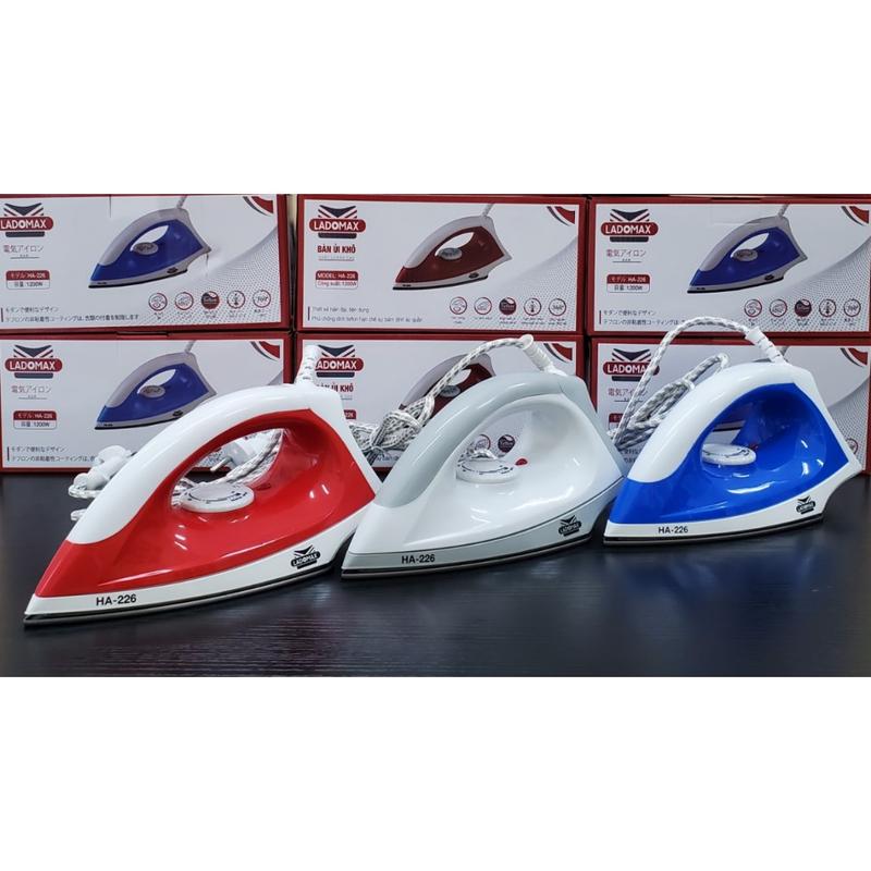 Bàn ủi khô công suất 1200W đế chống dính bền bỉ an toàn khi sử dụng bảo hành 12 tháng
