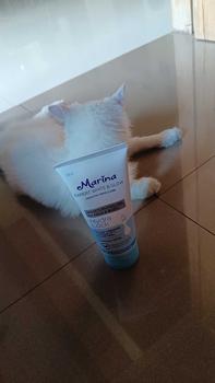 Product Review of (READY STOK) Marina Expert White & Glow Moisturizing Gel for Face & Body  Hydra Lock 170ML | MOISTURIZER MARINA FOR FACE AND BODY from i**k 0