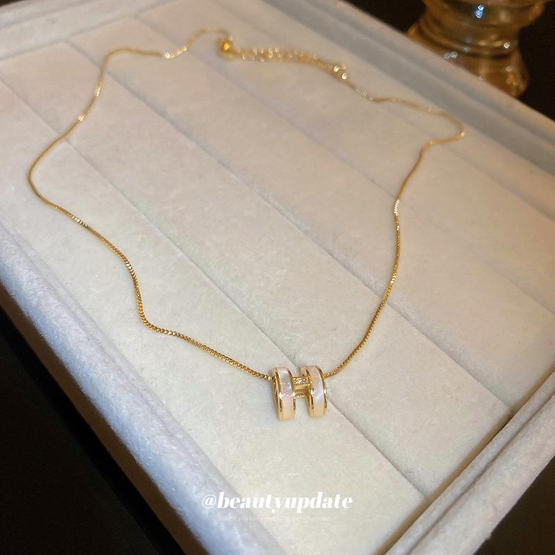 Product Introduction of Vòng Cổ Zircon, Vỏ Mạ Điện, Phong Cách Cổ Điển Dành Cho Nữ, Cao Cấp Và Giá Cả Phải Chăng, Dây Chuyền Mặt Dây Chuyền Sang Trọng, Có Màu Vàng, Bạc Và Vàng Hồng, Chống Màu, Lâu Trôi, Có Chữ Và Số, 2