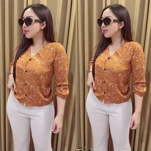 Grosir Natalia | Blouse Kancing Motif Bunga Kecil Bahan Rayon