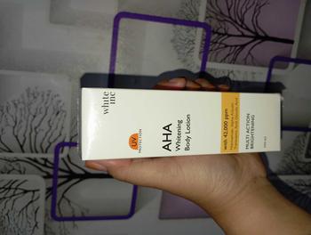 Product Review of [100ml] WHITE INC AHA Body Lotion to Whitening & Moisturising | Hand Body Lotion Pencerah Mencerahkan Melembabkan Sebagai Body Booster |  Arbutin, Glycolic, Niacinamide from S**i 1