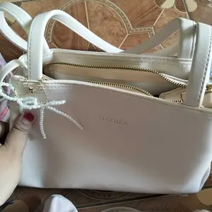 Gantungan Tas Mutiara Cantik - Hiasan Tas dengan Desain Mutiara Elegan