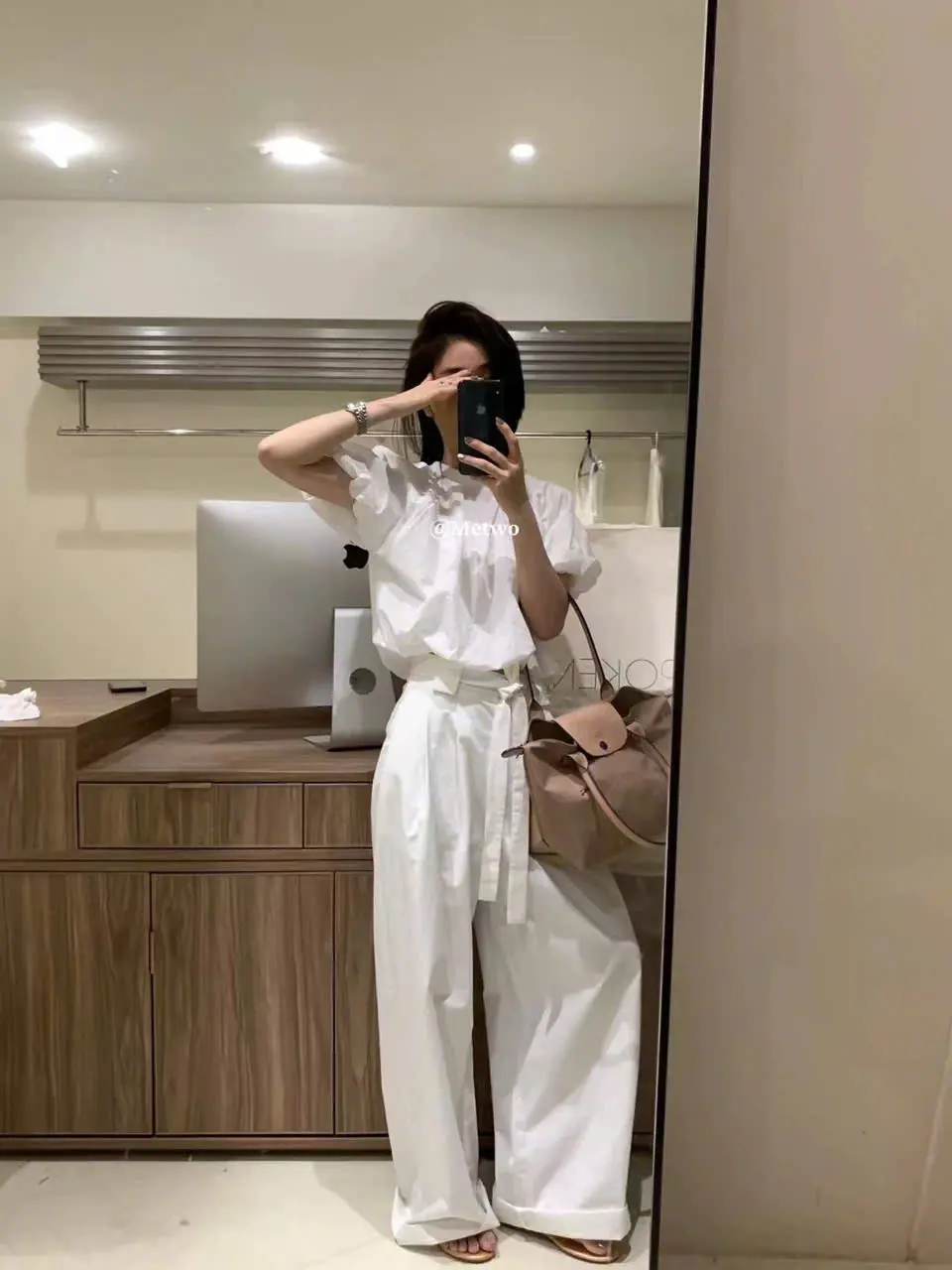 Áo kiểu dáng bồng cổ chun Miho House | BigBuy360 - bigbuy360.vn Áo kiểu dáng bồng cổ chun Miho House | BigBuy360 - bigbuy360.vn