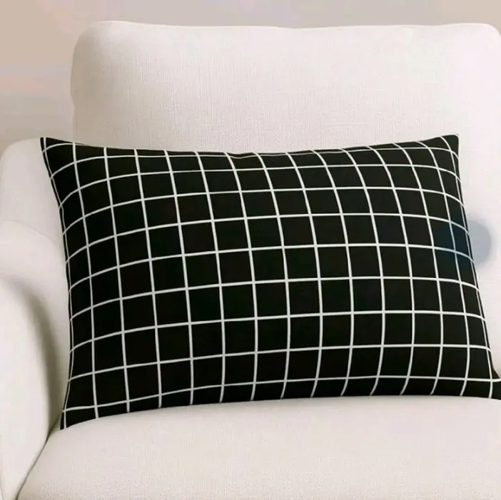 Bantal Guling Dewasa Estetik Kotak Hitam Motif Minimalis Super Empuk Cocok Segala Usia & Gaya Ruangan