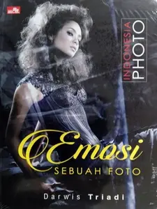 Buku Fotografi Indonesia Photo - Emosi Sebuah Foto (Darwis Triadi)