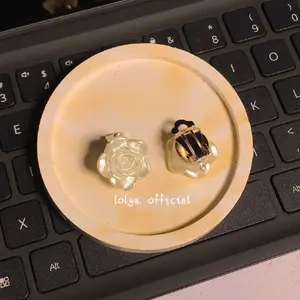 (2pcs/Sepasang) Anting Hijab Klip / Anting Hijab Mawar