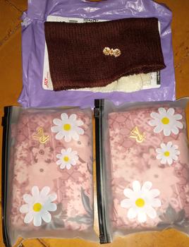 Product Review of (POUCH) PROMO ISI 2 HIJAB SEGIEMPAT MOTIF AZARA VOAL PREMIUM STANDAR PREMIUM LASERCUT LOGO PRINT/ LOGO METAL from B**💐 0