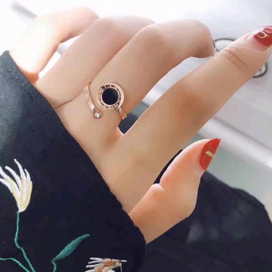 Cincin Titanium Wanita Model Berlian Buatan / Aksesoris Wanita Kekinian Hadiah Perhiasan Rings