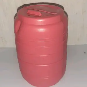 Celengan Model Gentong Kecil Merah dengan Tutup Praktis untuk Simpanan Uang Anda