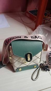 Product Review of Tas Desain Fashion Untuk Wanita Tas Bahu Santai Serbaguna Kulit PU Kapasitas Besar from F**h 0