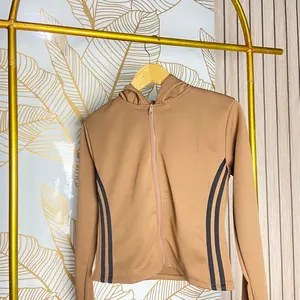 Kayla Fashionable Jaket Hoodie Wanita Korean Style Jaket Harian Olahraga Lengan Panjang Bahan Scuba Warna Variatif Atasan