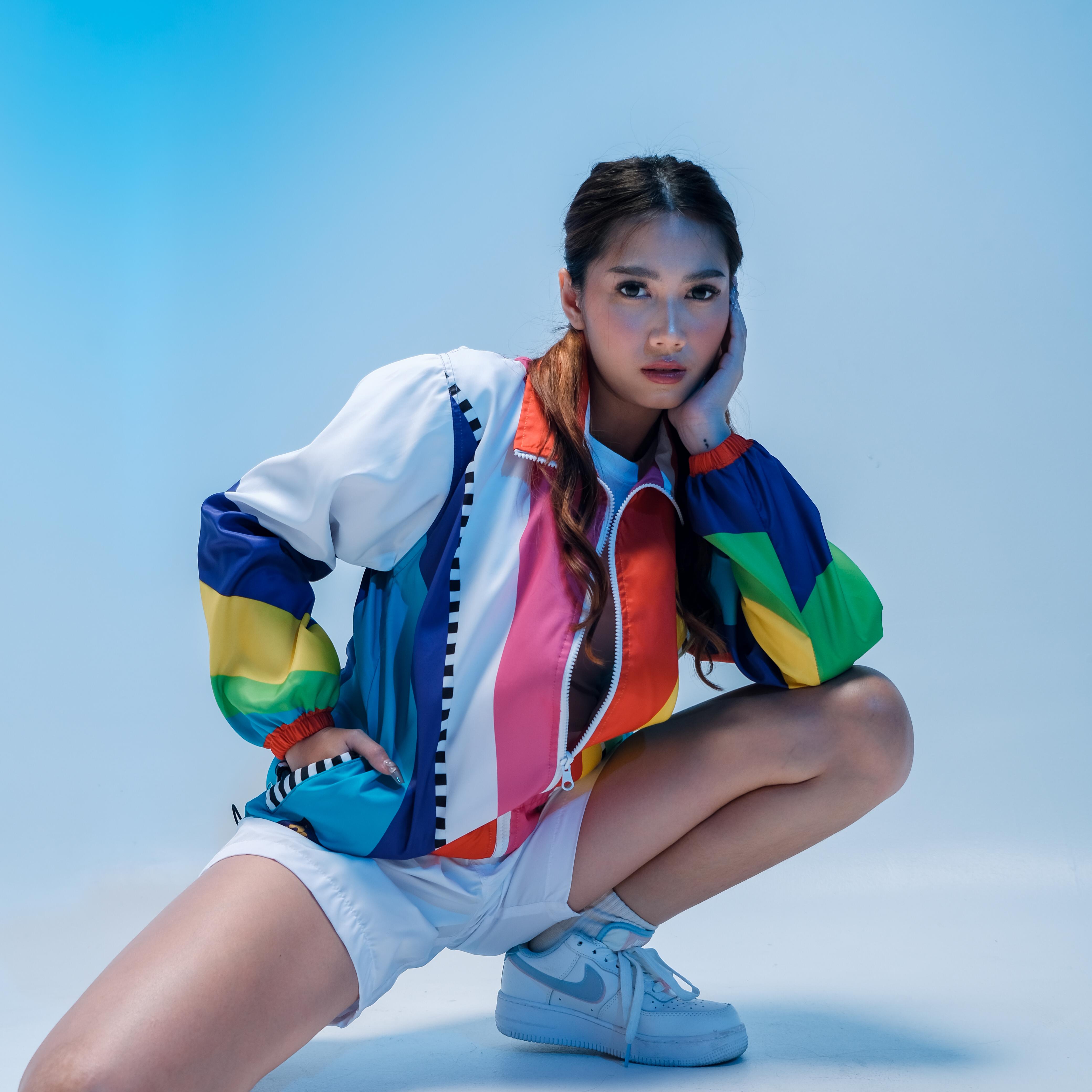 DYH Jaket 80s Style Colours Full Printing Bahan Polyester Parasut Sublimation Printing 2 Saku Utama Serbaguna untuk Aktivitas