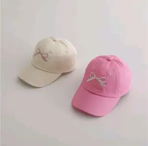 Topi Baseball Bordir Pita untuk Dewasa dan Anak Gaya Korea Keren dengan Pilihan Warna Putih dan Pink Stylish dan Trendy