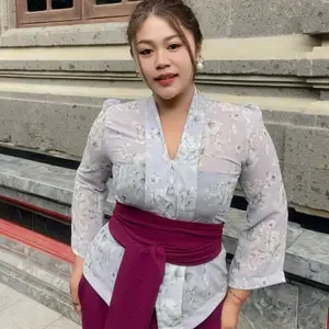 Kebaya jadi motif tangan lonceng