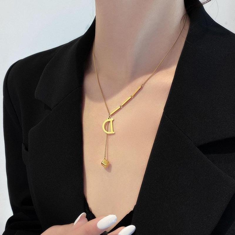 Product Introduction of 26 English Letters Pendant Necklace Alphabet Clavicular Chain 55