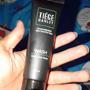 Sabun Cuci Muka Pria Tiege Hanley Daily - Wangi Lembut - Pembersih Muka untuk Pria Meremajakan, Melembabkan & Melembutkan Kulit - Sabun Cuci Muka Pria untuk Kulit Kering & Sensitif