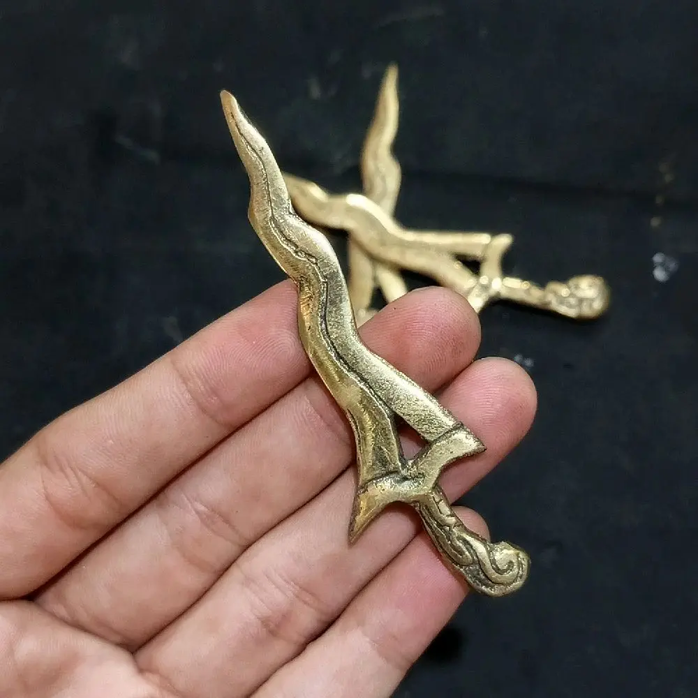 Koleksi patung miniatur kres combong kuningan