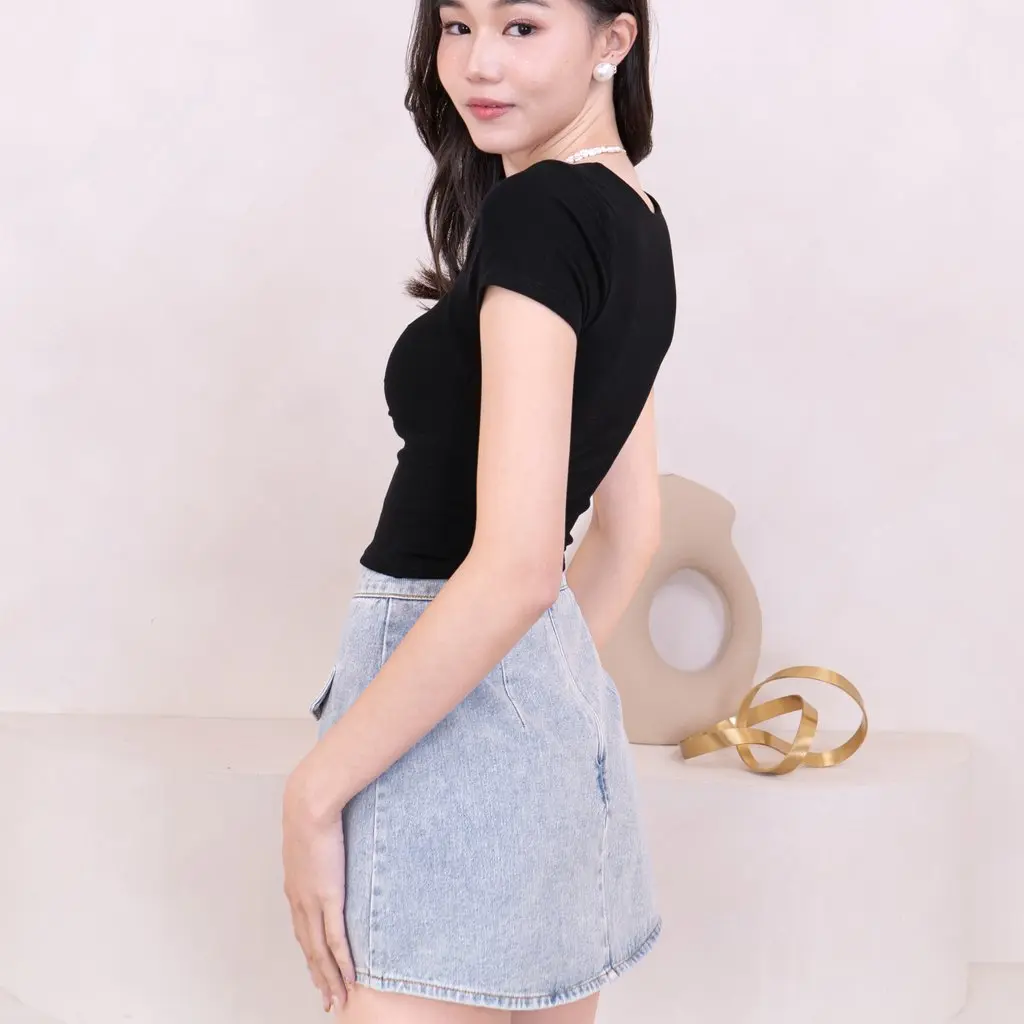 (BARE/BASIC) Kaisley Sweetheart Neckline Ruched Sleeve Top in Black