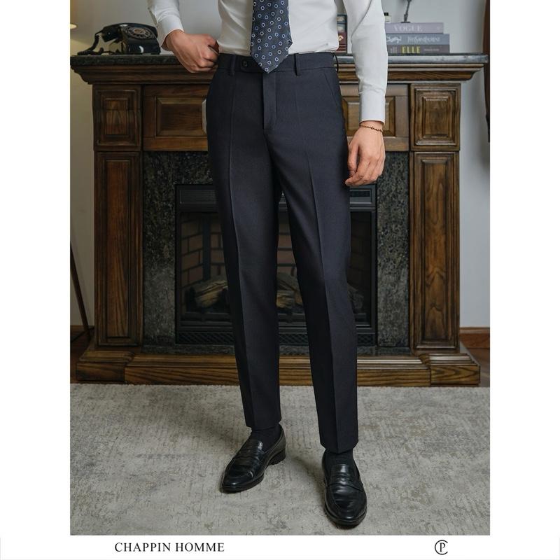  Quần âu 1803XĐ cạp chun ẩn by CHAPPIN màu Xanh Đen cao cấp thiết kế công sở basic cạp vừa ngang rốn form regular fit chất liệu cotton dày dặn co giãn nhẹ. 