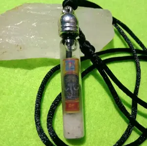 Kalung Aksesoris Siap Pakai Dengan Desain Unik Dan Tali Hitam