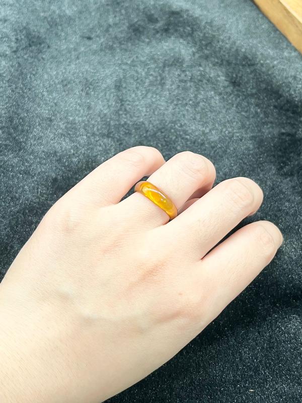 Irregular golden yellow ring with amber ring, retro and niche design, simple and versatile temperament ring2311020026 1