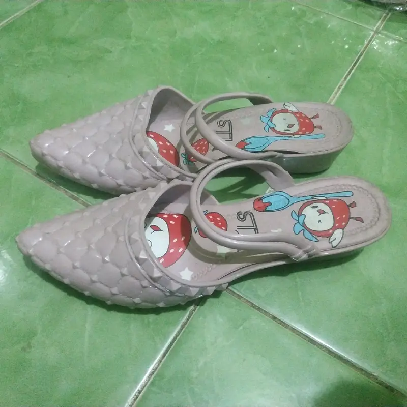 sepatu sandal anak perempuan maerek LLS terbaru 2