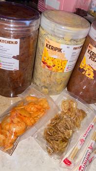 Product Review of Keripik pisang lumer toples 1000ml (350gram)  keripik & camilan isi  pisang from ℋ**𝓂 3