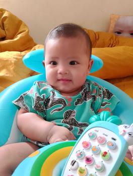 Product Review of Inflatable Baby Sofa for Sitting and Learning - Ideal MPASI and Eating Chairbrae from Y**M 2