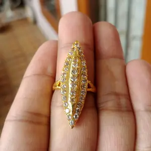 Cincin Elizabeth Lapis Emas Mata Zircon Minyak