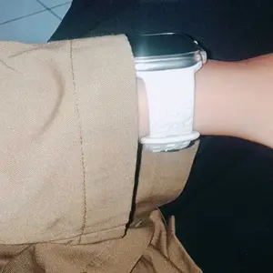 [Tali Jam Tangan] Silicone Cute Strap for IWatch 49mm 46mm 42mm 45mm 44mm 42mm 41mm 40mm 38mm Flower Print Soft Band Women for Smartwatch Apple Watch SE Ultra 3 2 Series 11 10 9 8 7 6 5 4 I8 S10 S8 S9 Pro Max T900 T800 Ultra 8 MAX 9 PRO S20 T500