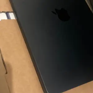 APPLE Macbook Air M2 Chip 2022 13 inch M2-8 Core 16GB 256GB/512GB 13.3" Resmi IBox