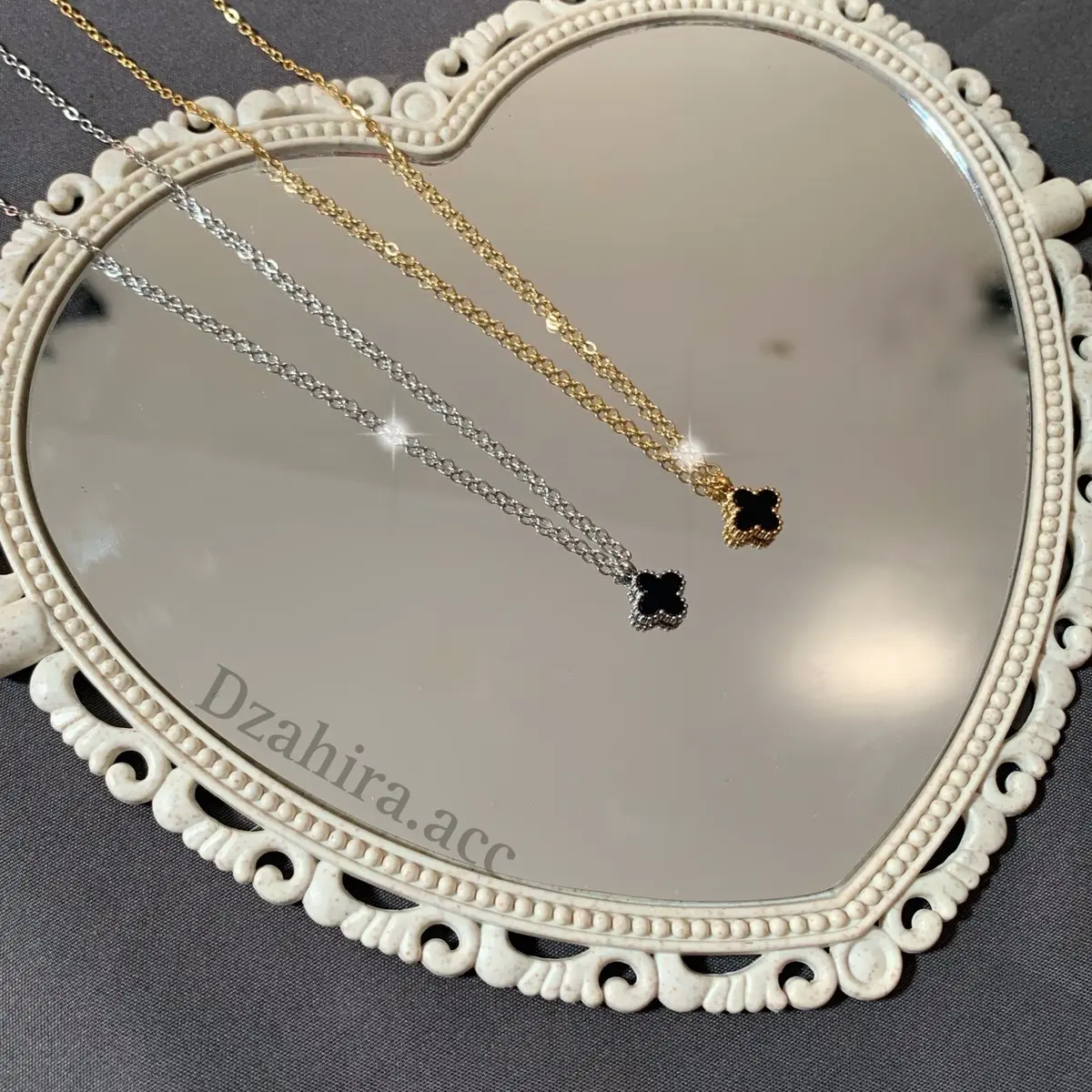 Kalung clover bunga titanium anti karat dan luntur