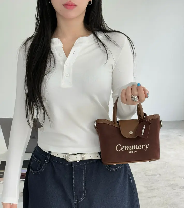 Túi Đeo Chéo CEMMERY Local Brand Chính Hãng Velvet Mini Bag Logo Thêu Nắp Nam Châm 4 Màu | BigBuy360 - bigbuy360.vn Túi Đeo Chéo CEMMERY Local Brand Chính Hãng Velvet Mini Bag Logo Thêu Nắp Nam Châm 4 Màu | BigBuy360 - bigbuy360.vn