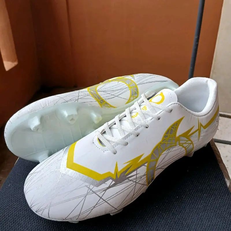 Sepatu Sepak Bola Ortus Raiden 2