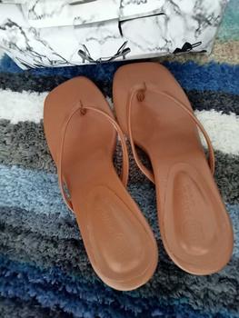 Product Review of DCollection AR 15 Sandal Wanita Heels Cantik Elegan Hak 4 Cm Tali Jepit Terbaru Square Toe Hitam Karet Shoes Kasual from m**a n** 3** 0