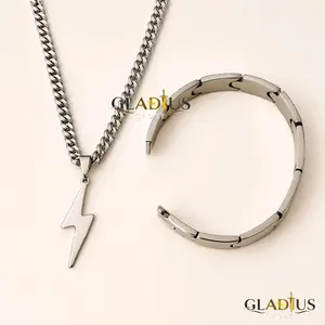 Satu Set Kalung Titanium Rantai Rapat Silver Liontin Petir dan Gelang Rantai Kotak Silver Pria Wanita