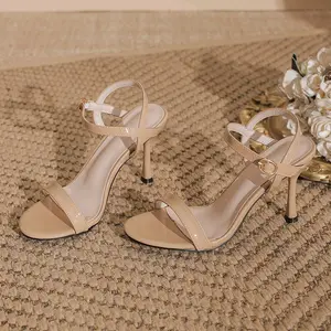 Viral Sendal Wanita Heels Tali L Silang Simple Premium Cocok untuk Kondangan dan Berpesta Desain Elegan dan Nyaman Shoes Casual Sneakers Sandal Karet mother  heels fleksibel white Flat