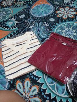 Product Review of V-NECK CROP STRIPE KERUT- Top tee Garis salur Kaos Atasan basic Katun Leher V Wanita Cotton Combed 30s Premium Lerist T-Shirt Polos Baju Pendek from W**a 0