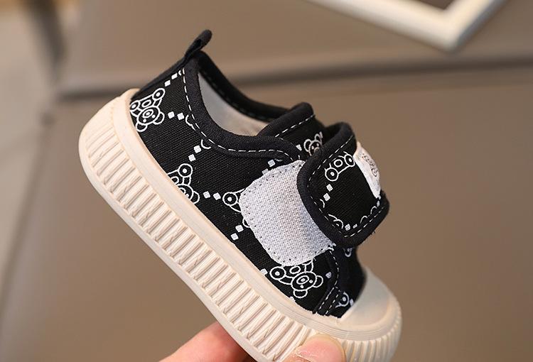 Product Introduction of Foreign Trade Baby Cartoon Shoes Korean Edition Autumn 0-3 Year Old Bear Soft Sole Men's and Women's Walking Shoes 17