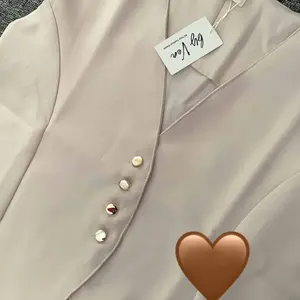 Ella Vest Muslim Wanita Elegan dengan Desain Modern dan Nyaman untuk Dipakai Sehari-hari