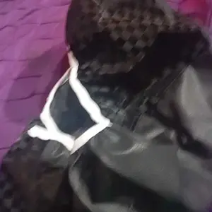 Cover Jok Langsung Pakai Kualitas Premium untuk Semua Jenis Motor - Desain Elegan dan Nyaman - Motif Catur 3D Hitam dan Merah - Cocok untuk Penggunaan Harian Motorcycle