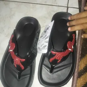 FUHAHA - Sandal Anak Laki-laki Model Jepit Karakter Spider 2-8 tahun Kids Hitam