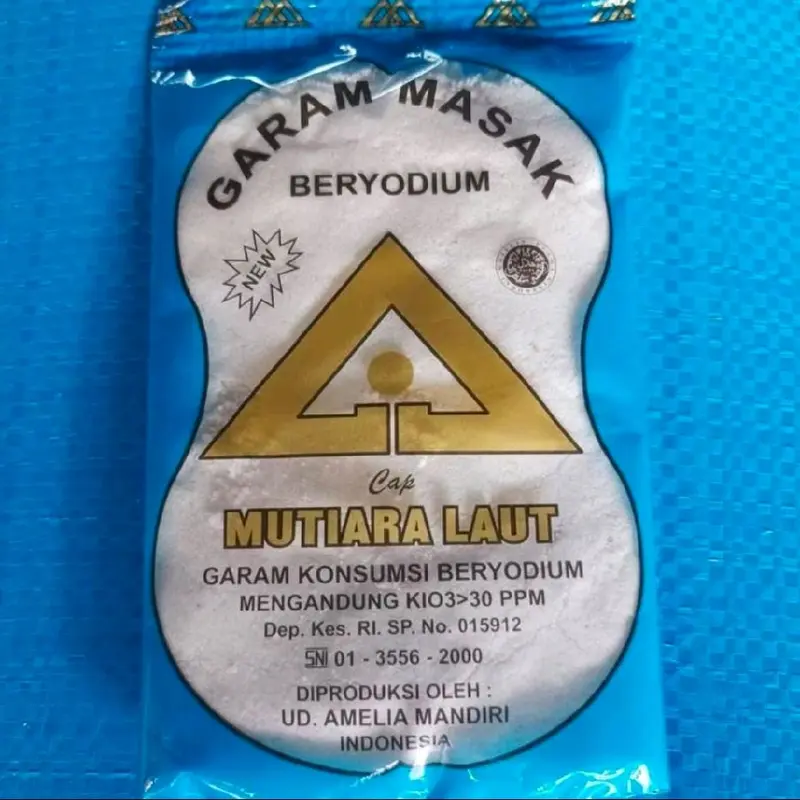 {2 Pcs} garam masak beryodium dan bergizi deskripsi : garam masak beryodium  Depkes RI SP No. 015912 Tersertifikasi SNI 01-3556-2000 2