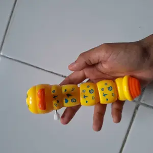 Mainan Anak Ulat Bergerak Ulat Berjalan Lucu