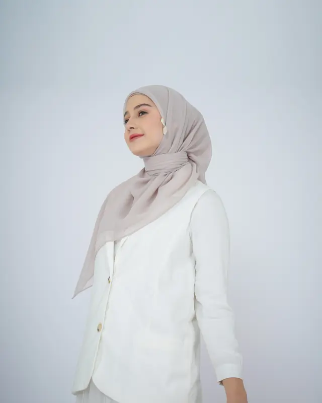 Adzkiascarf.id - Kerudung Segiempat Paris Japan Premium AQS Bellaluna Plain dengan Jahitan Tepi Full 112x112cm Jilbab Nyaman Square Muslim Cantik Free Pouch Simple Basic Tebal Lembut 1