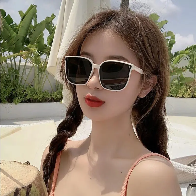 Fashion Trendy Large Frame Sunglasses For Women Fashion UV Protection Sunglasses For Men Exquisite Birthday Gift