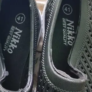 Sepatu Karet Pria berlubang anti air cocok untuk harianSize 39-43