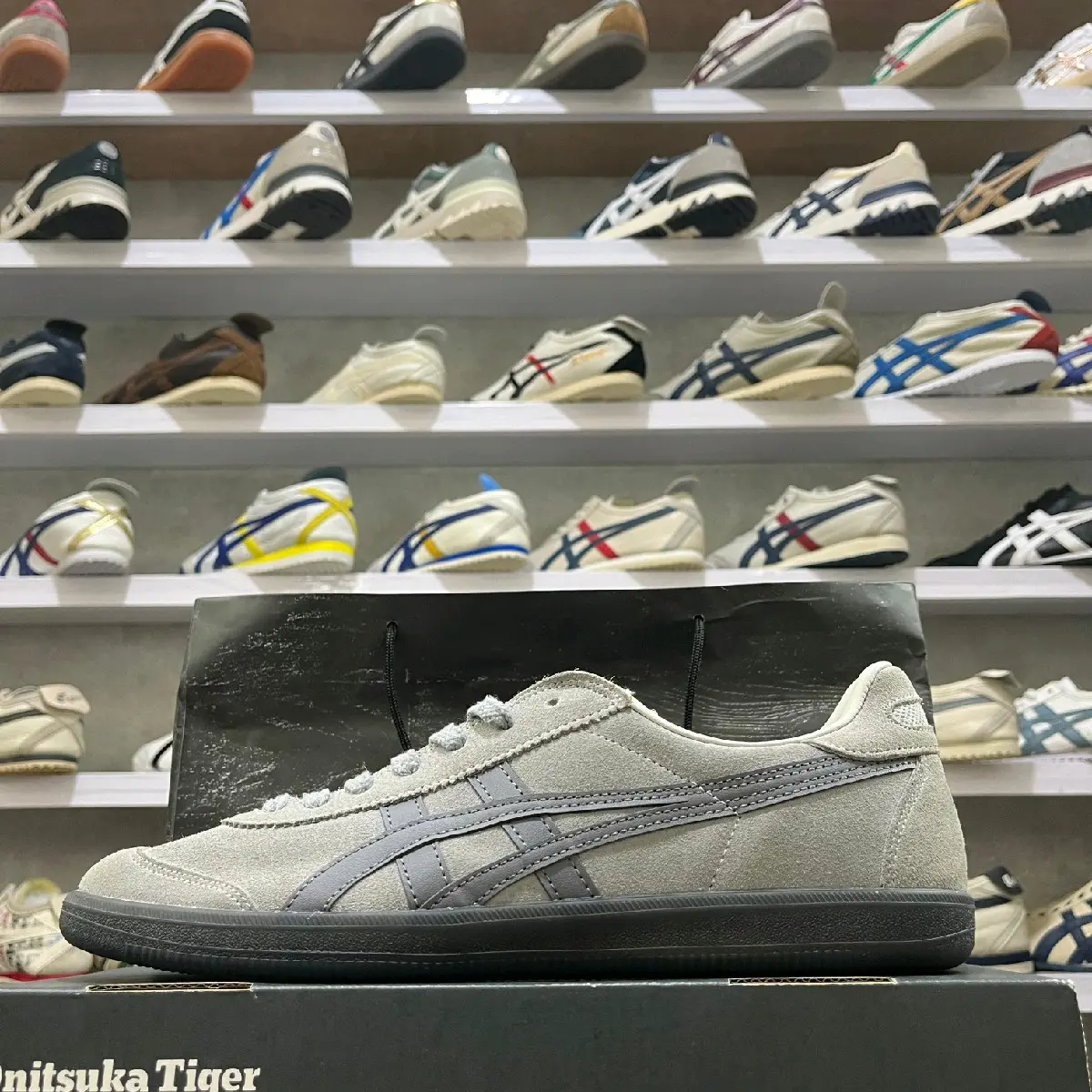 sepatu onsu tiger tokuten grey