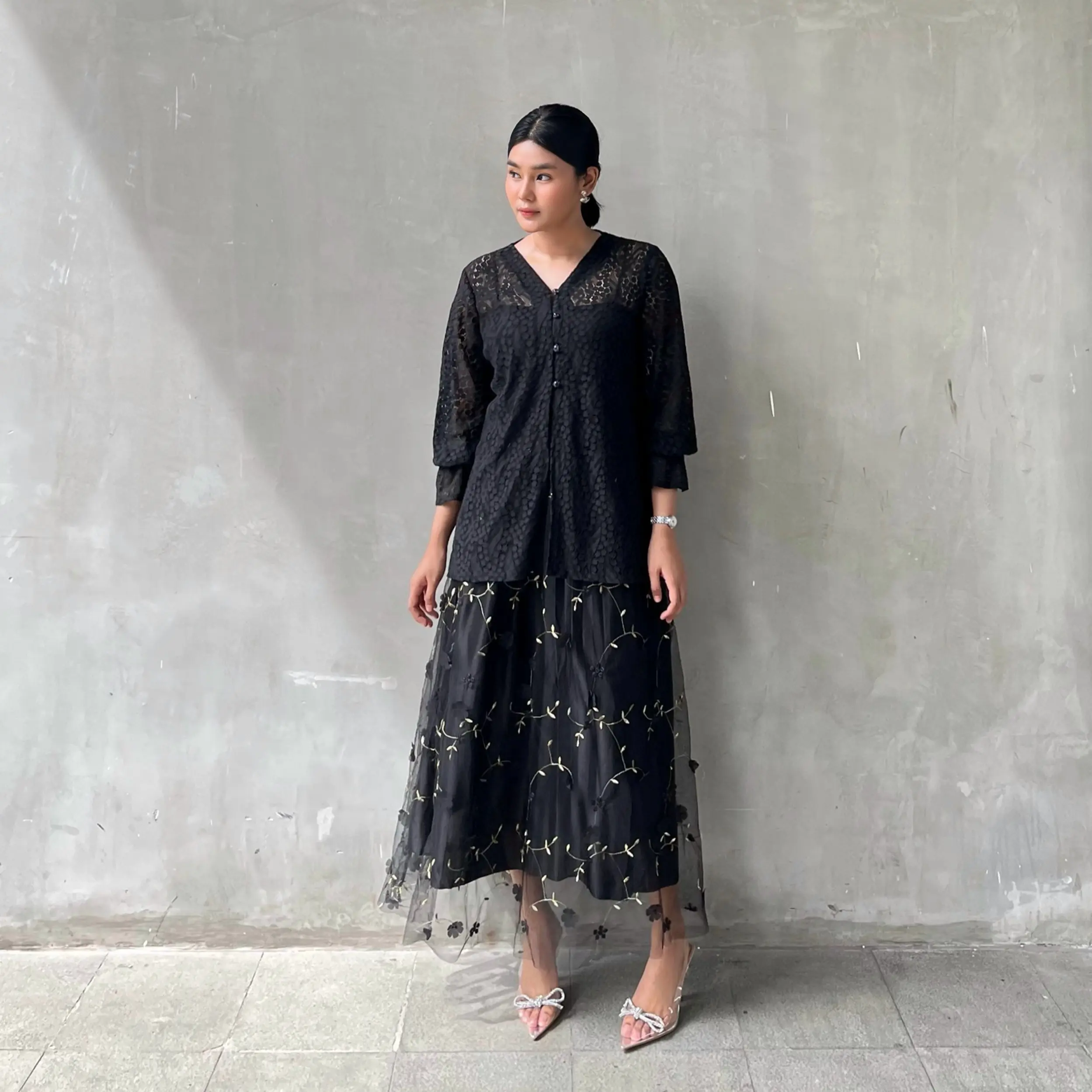 SARATO - Sonna Top Lace Embroidery Kebaya Modern