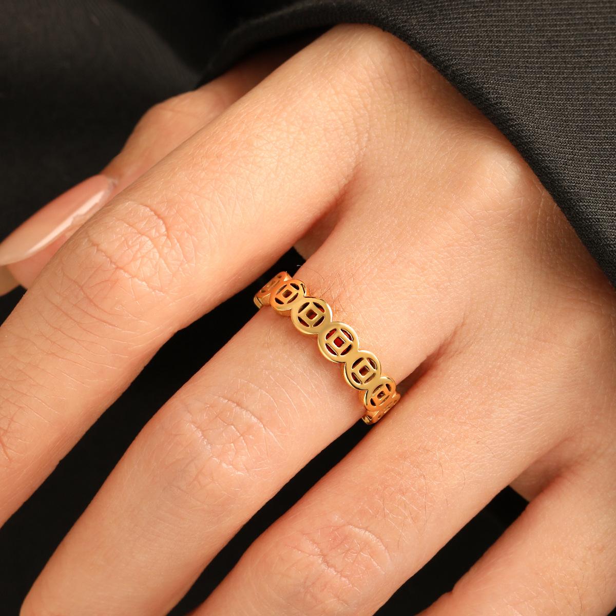 Set Cincin Gelang Pembawa Keberuntungan Model Terbaru Bahan Titanium Steel Anti Karat & Anti Pudar Beli 1 Gratis 1 Aksesori Harian Desain Simple Cocok Pakai Sehari-hari